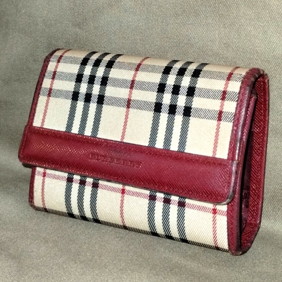 VINTAGE BURBERRY WALLET ~GREAT CONDITION~ AUTHENTIC ~LOTS OF PLACES TO PUT STUFF - Picture 3 of 13
